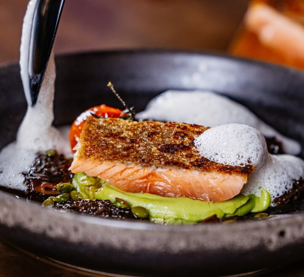 Ike Jime Fisch angerichtet