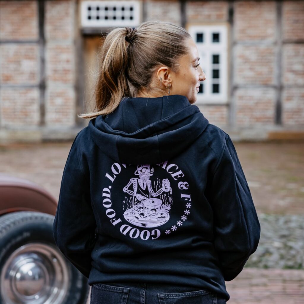 Rückseite des Pistole Hardcore-Food Love & Peace Purple Hoodie