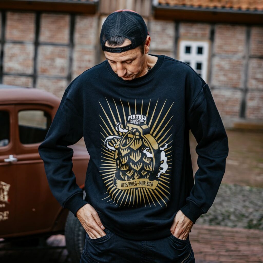 Vorderseite des Pistole Hardcore-Food Kein Krieg nur Bier Sweatshirt