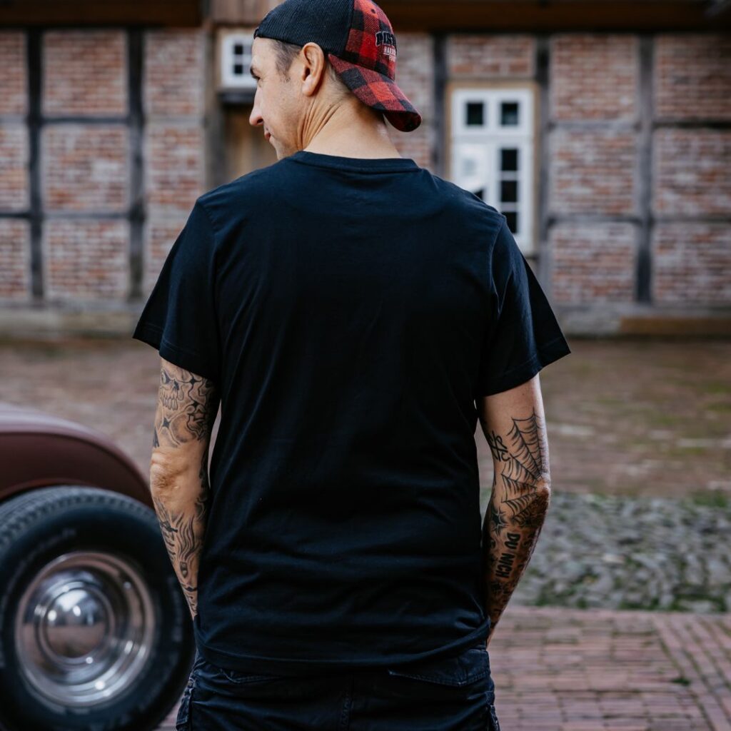 Rückseite des Pistole Hardcore-Food Kein Krieg nur Bier Shirt