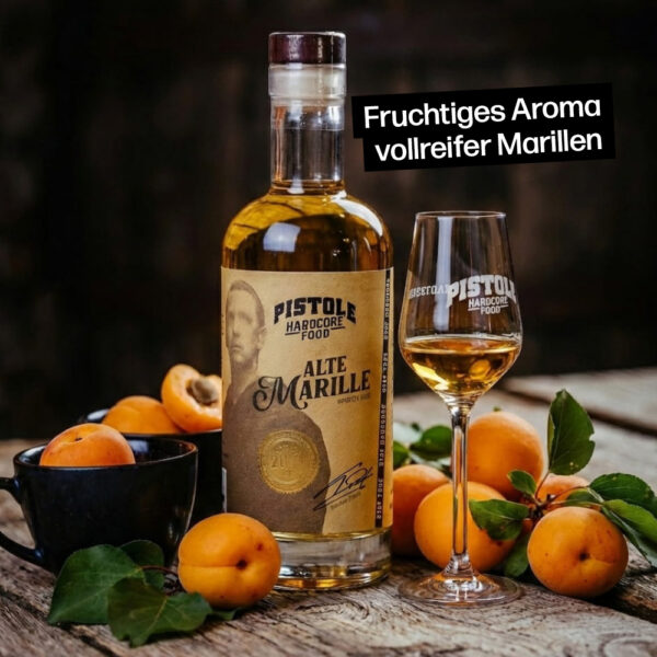 Alte Marille Obstler mit fruchtigem Aroma vollreifer Marillen